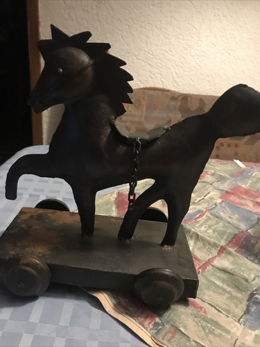 Altes pferd auf rädern alles - rädern,,