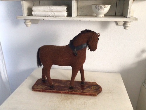 Altes pferd shabby spielzeug - pferd,