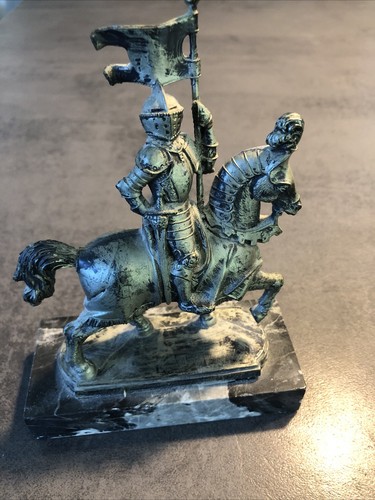 Hübsches altes metallpferd - hübsches,